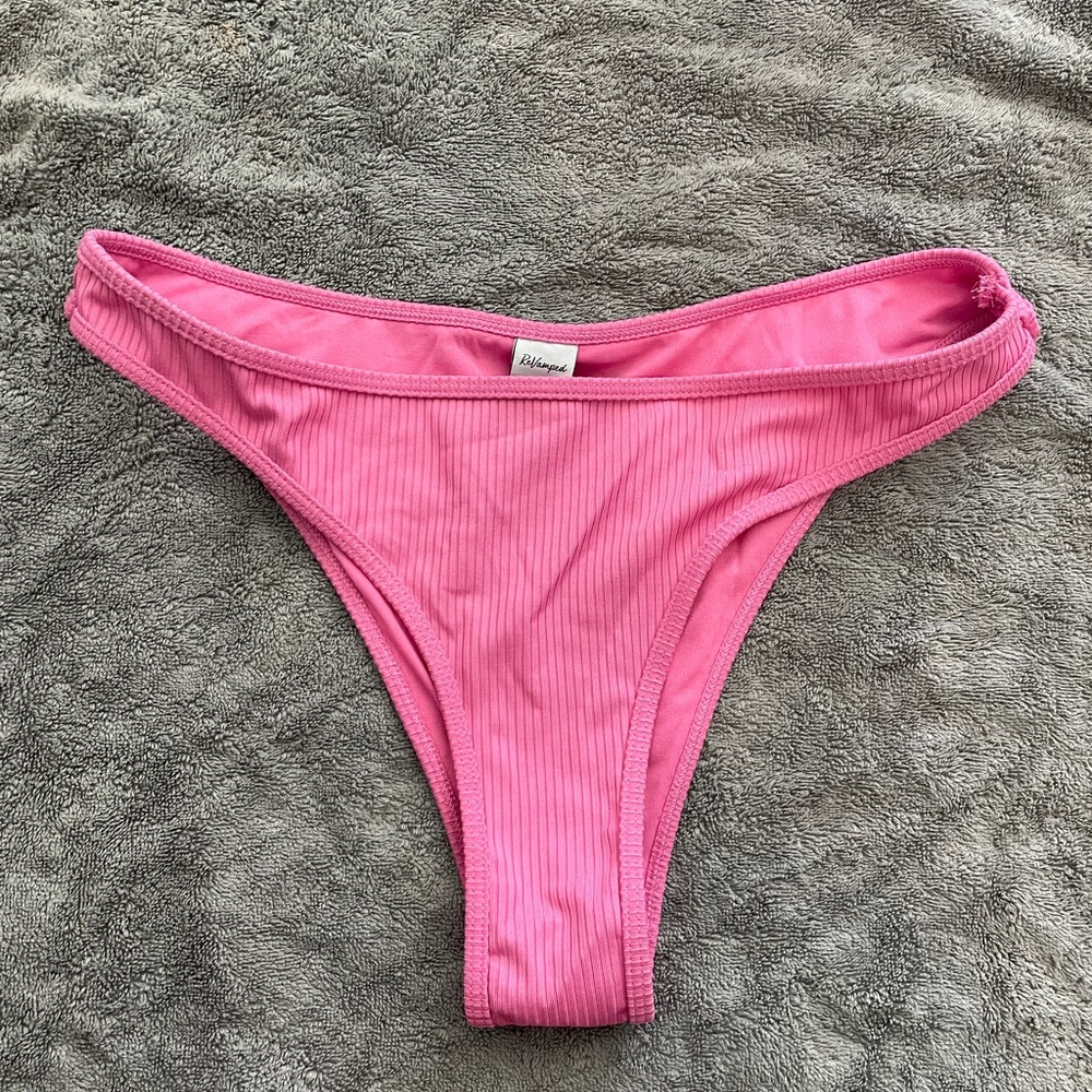 BRAND NEW W TAGS: Pink Ribbed Swimsuit bottoms